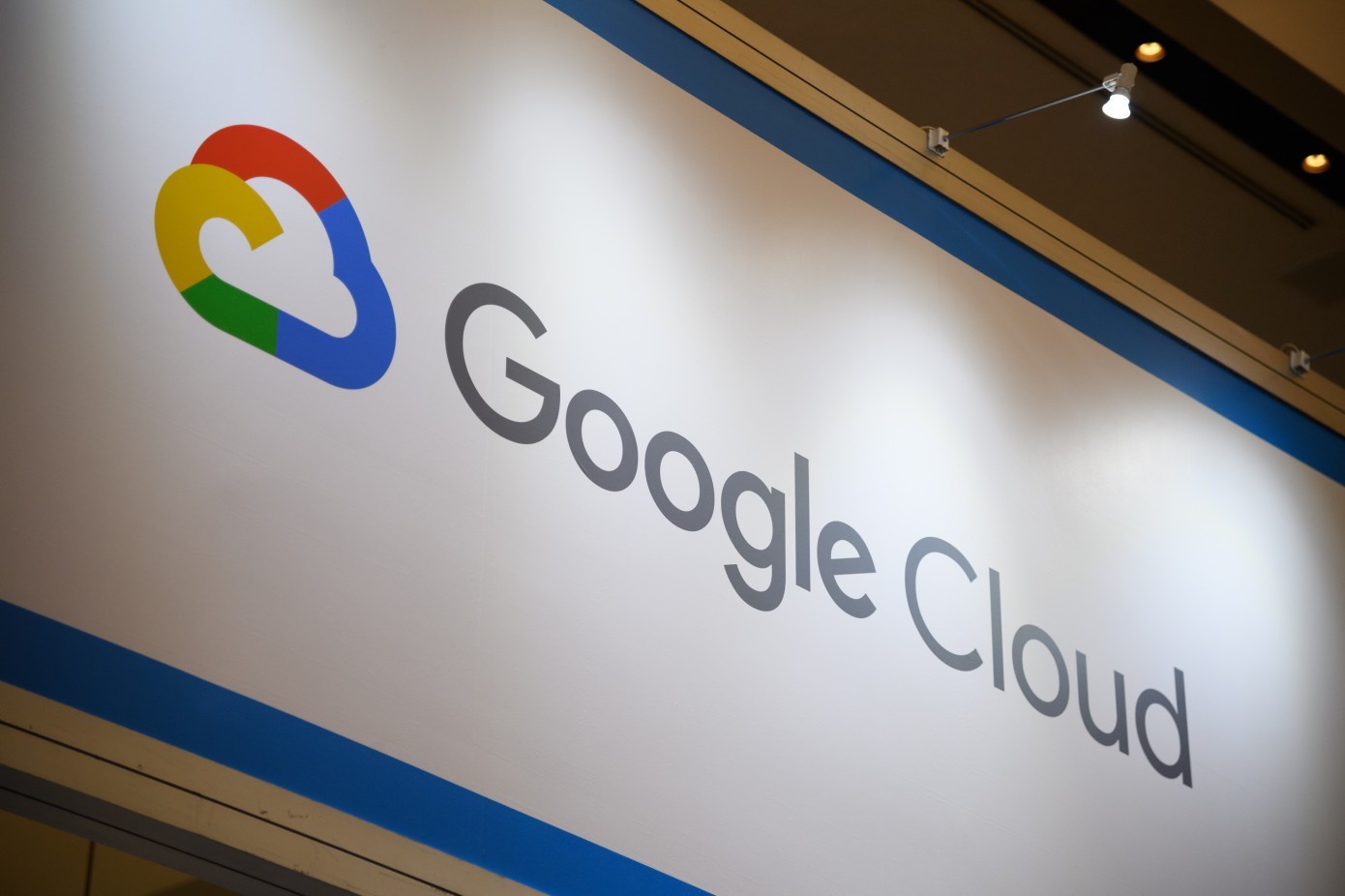 Çfarë kërkon Google nga CloudSimple?