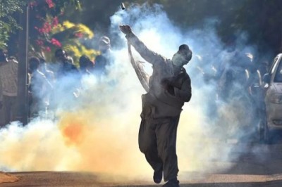 Pakistani heq internetin, “shpërthejnë” protestat!