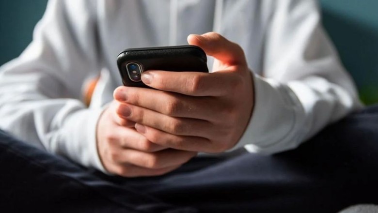 Si të bllokoni postimet e dhunshme të mediave sociale nga telefonat e fëmijëve tuaj?