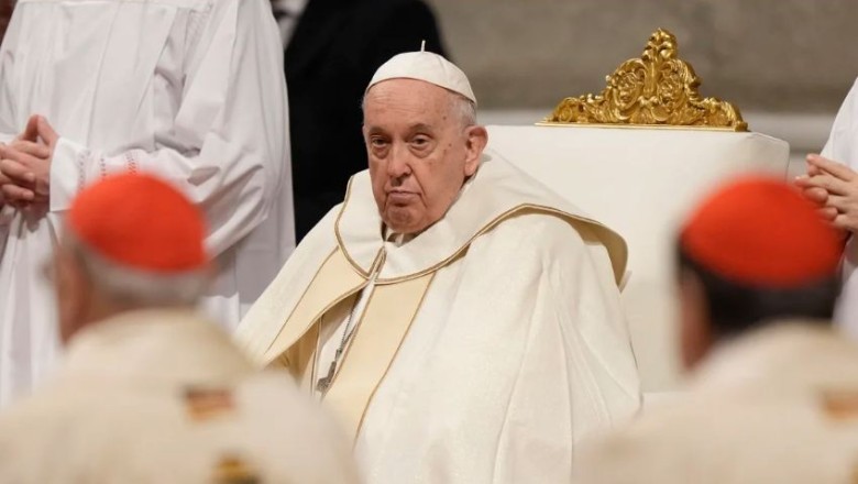 Po nxit konflikte dhe po pengon paqen/ ”Papa bën thirrje për një traktat që rregullon Inteligjencën Artificiale