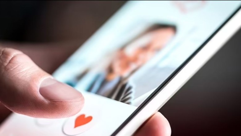 Eksperti i aplikacionit të takimeve: Koha më të mirë për të qenë online për t’u përputhur!