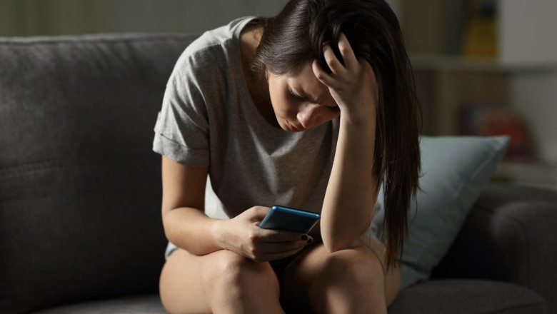 Kirurgu: Mosha 15-24 vjeç po përballet me 'krizën e hershme të moshës së mesme', shkak mediat sociale